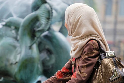 muslim travel girl
