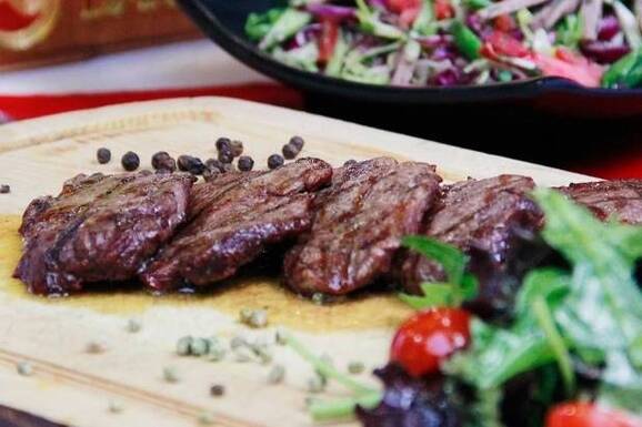 juicy steak with salad favvora